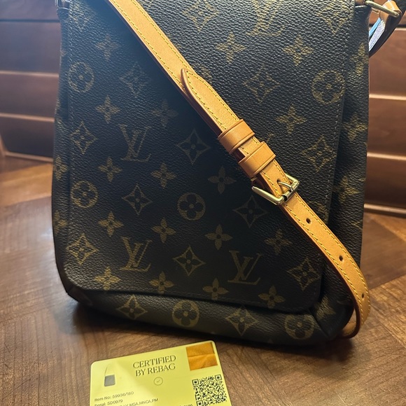 Auth Louis Vuitton Musette Salsa, ex cond10” tall x 9” wide, overall length 22” - Picture 2 of 7